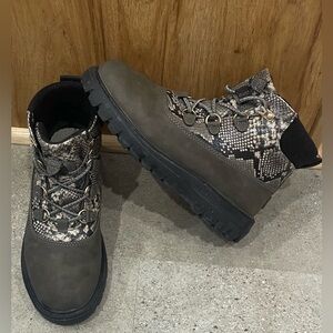 Womens HEY DUDE “Tonya Eco Shield” Camo Snake Winter Boots, sz 8…worn 1X